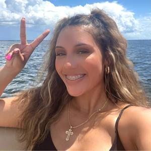 Meet your Posher, Valeria